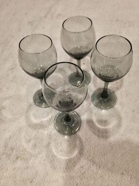 Vintage Smokey Grey Glass Wine Glasses 13.5 oz Set of 4 Round.